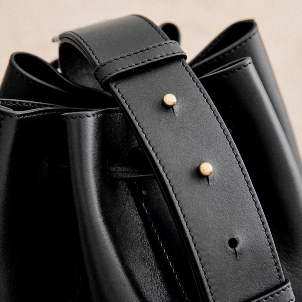 SEZANE MARCEL BUCKET BAG IN SMOOTH BLACK - Picture 12 of 12